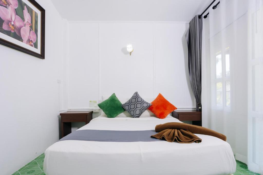 Postel nebo postele na pokoji v ubytování Ao Nang Baan Suan Resort