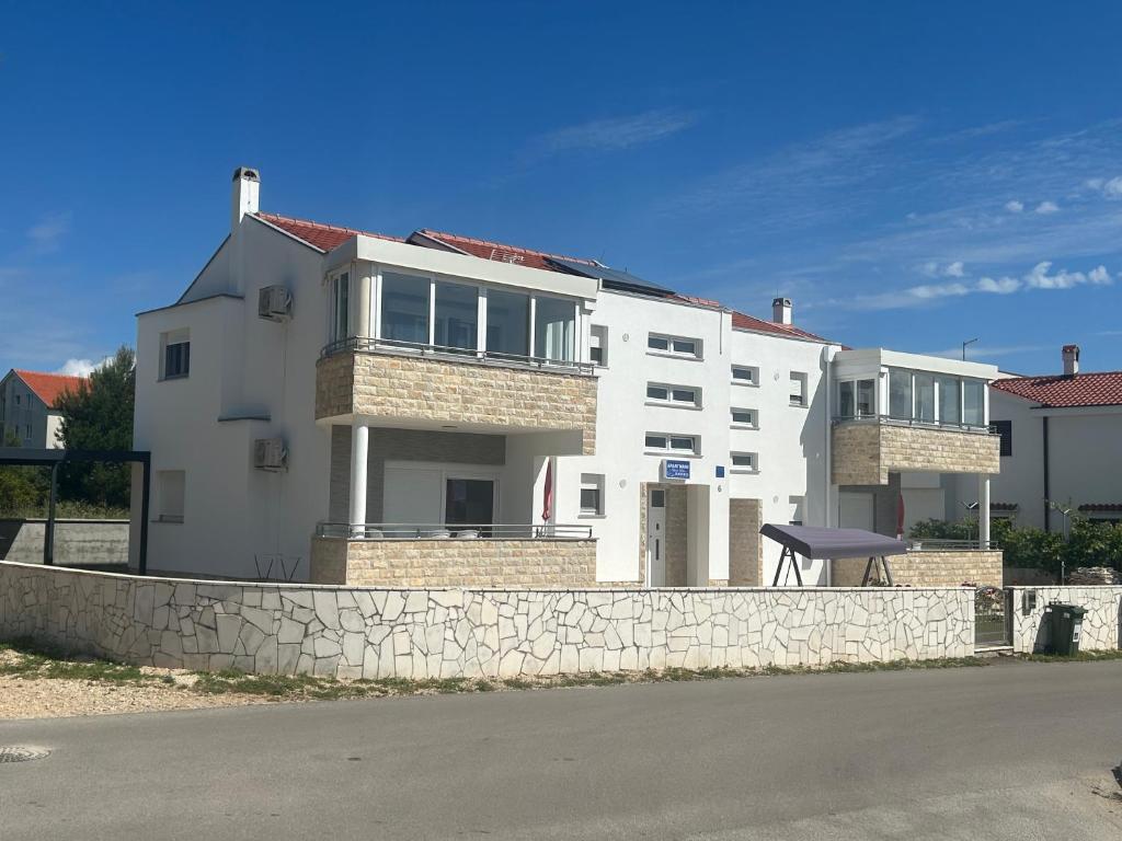 Budova, v ktorej sa apartmán nachádza