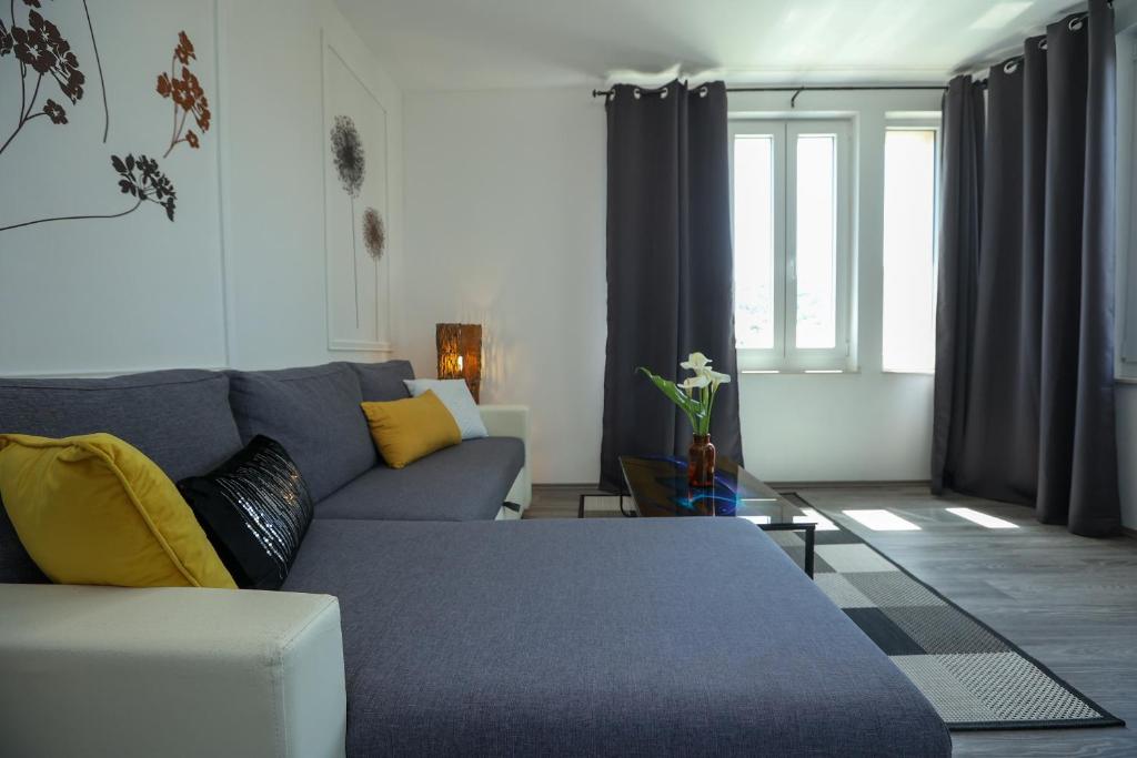 Posezení v ubytování Exceptional Apartment Juniper, FIRST ROW TO THE SEA