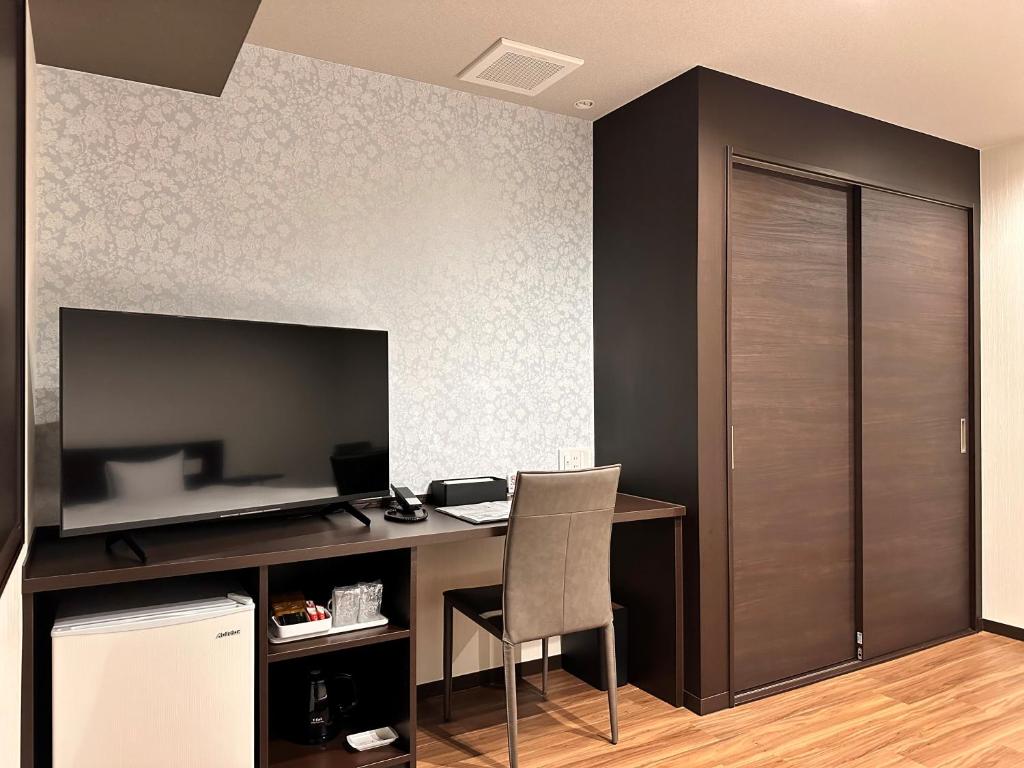 TV a/nebo společenská místnost v ubytování Reftel Osaka Itami Airport Hotel