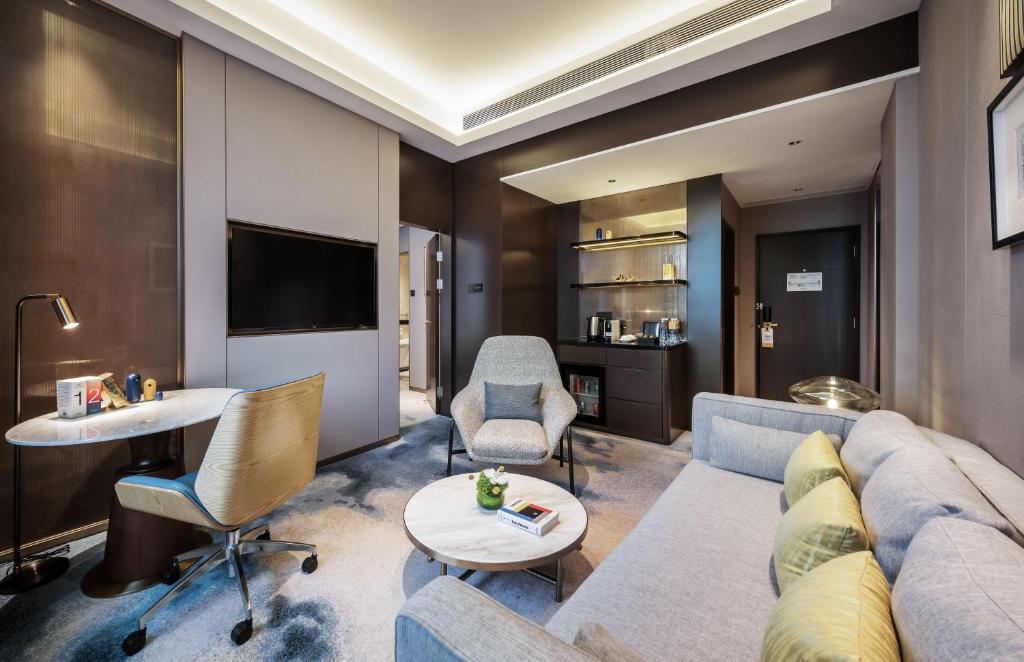 voco Wuhan Xinhua, an IHG Hotel - 一居室套房休息室