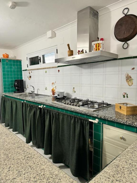 Kuchyň nebo kuchyňský kout v ubytování La Villa Carmela Cuma