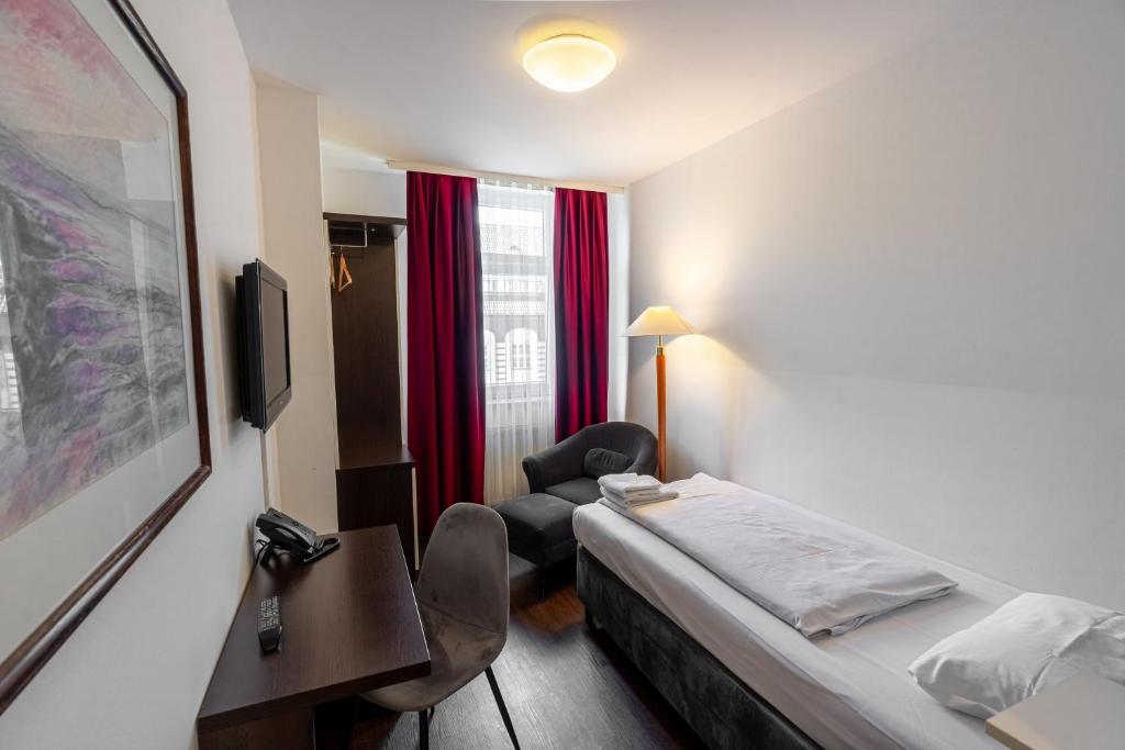 Postel nebo postele na pokoji v ubytování Hotel Prens Berlin