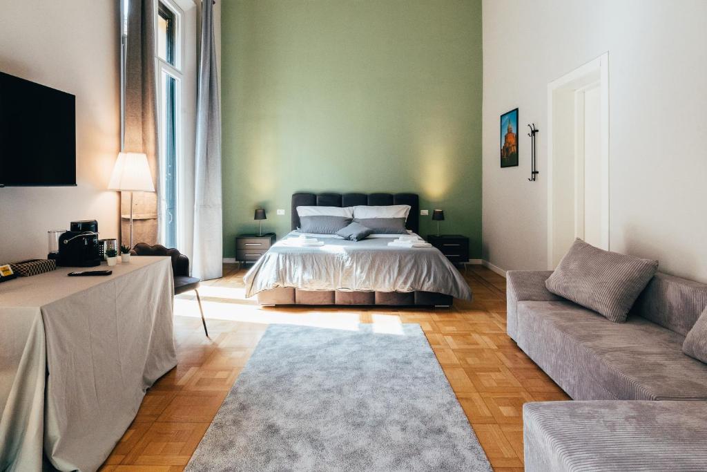 Postel nebo postele na pokoji v ubytování BOLOGNA SUITES - PRIVATE BATHROOM