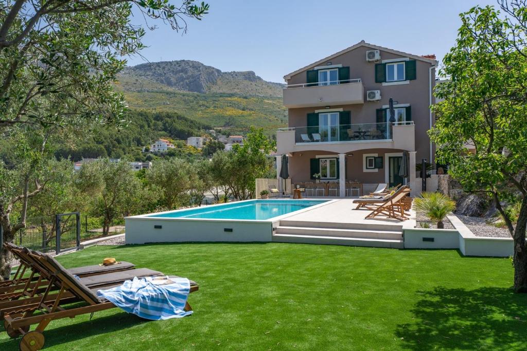 Villa Mamma Mia, a 6-bedroom property with 40sqm pool