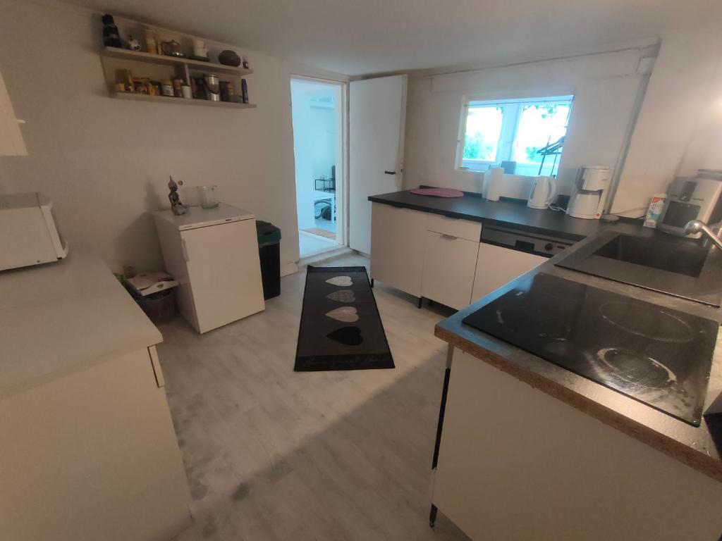 a kitchen with a sink and a counter top at Ferienwohnung mit großem Garten in Jesewitz
