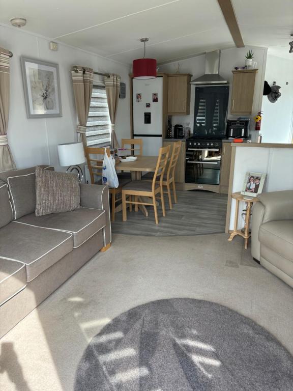 Kuchyň nebo kuchyňský kout v ubytování Silversands Holiday Park