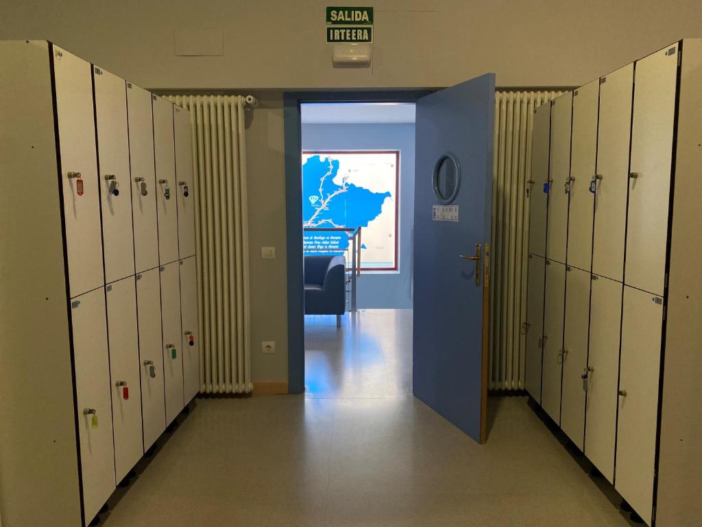 Albergue de Villava - 20床位混合宿舍间的床位 - 带共用浴室