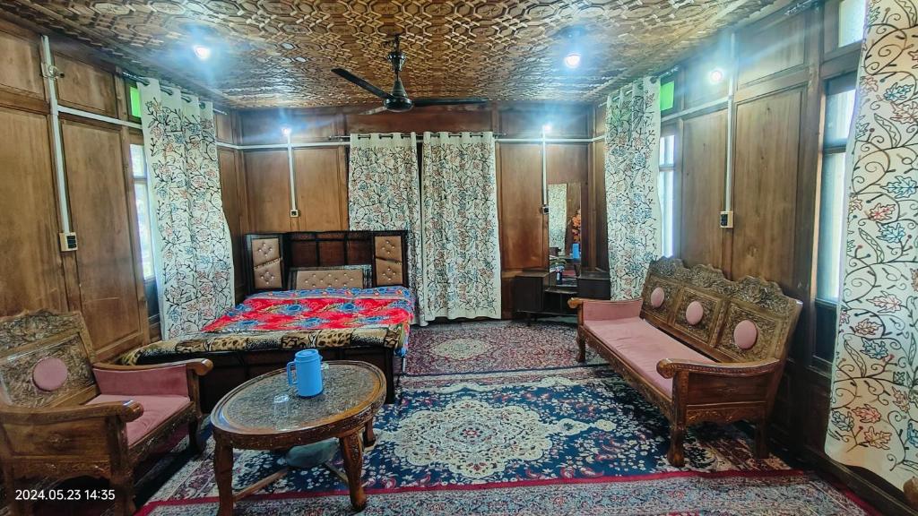 Posezení v ubytování Houseboat Karima palace
