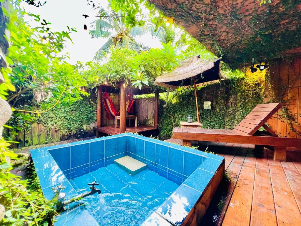 Bazén v ubytování Kenting Afei Surf Hostel Nanwan nebo v jeho okolí