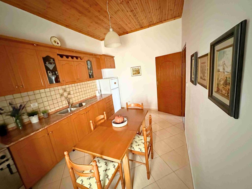 Kuhinja ili čajna kuhinja u objektu Kalderimi View House