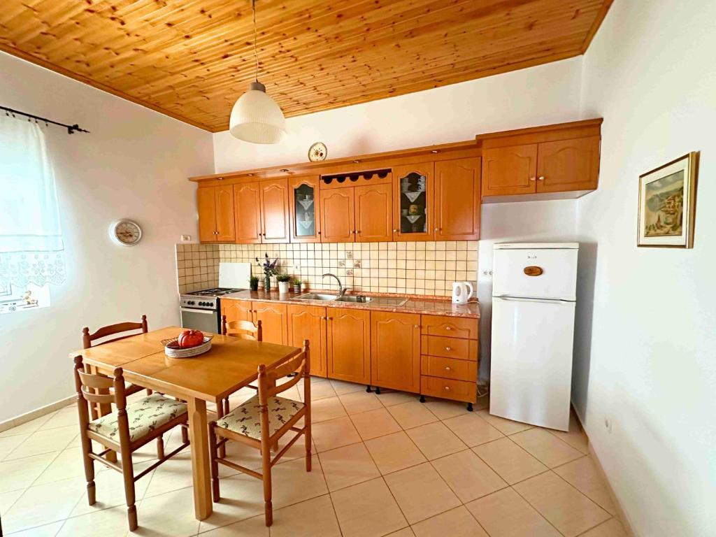 Kuhinja ili čajna kuhinja u objektu Kalderimi View House
