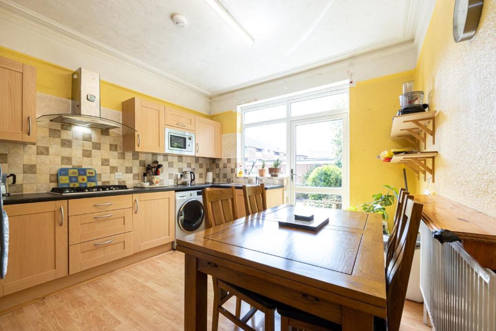 GuestReady Enchanting life in Gorse Hill, Manchester Updated 2024