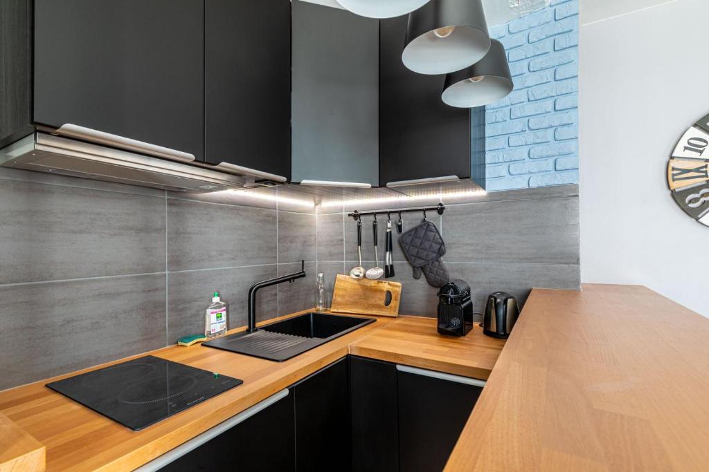 A kitchen or kitchenette at GuestReady - A lovely stay in the heart of Paris
