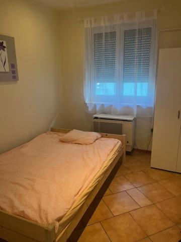 Łóżko lub łóżka w pokoju w obiekcie Dyta2 apartman