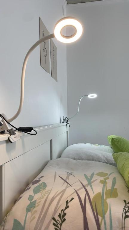 Posteľ alebo postele v izbe v ubytovaní Best Rated Central Apartment Vienna - AC, WiFi, 24h7days Self Check-In, Board games, Netflix