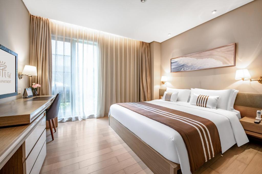 Postel nebo postele na pokoji v ubytování CM Serviced Apartment Shenzhen Hillside