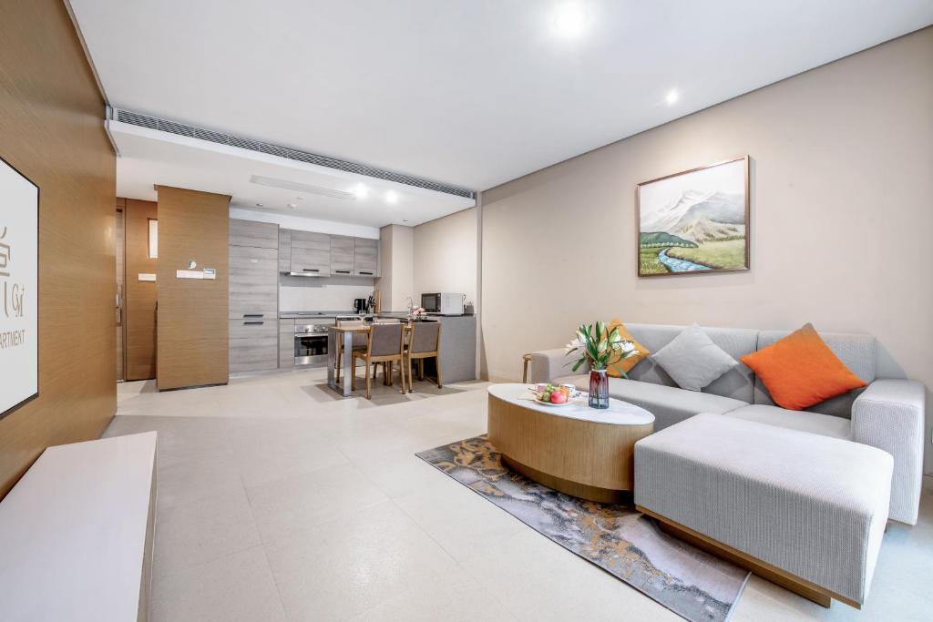 Kuchyň nebo kuchyňský kout v ubytování CM Serviced Apartment Shenzhen Hillside