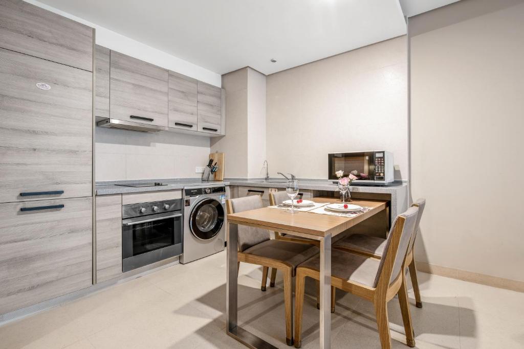Kuchyň nebo kuchyňský kout v ubytování CM Serviced Apartment Shenzhen Hillside