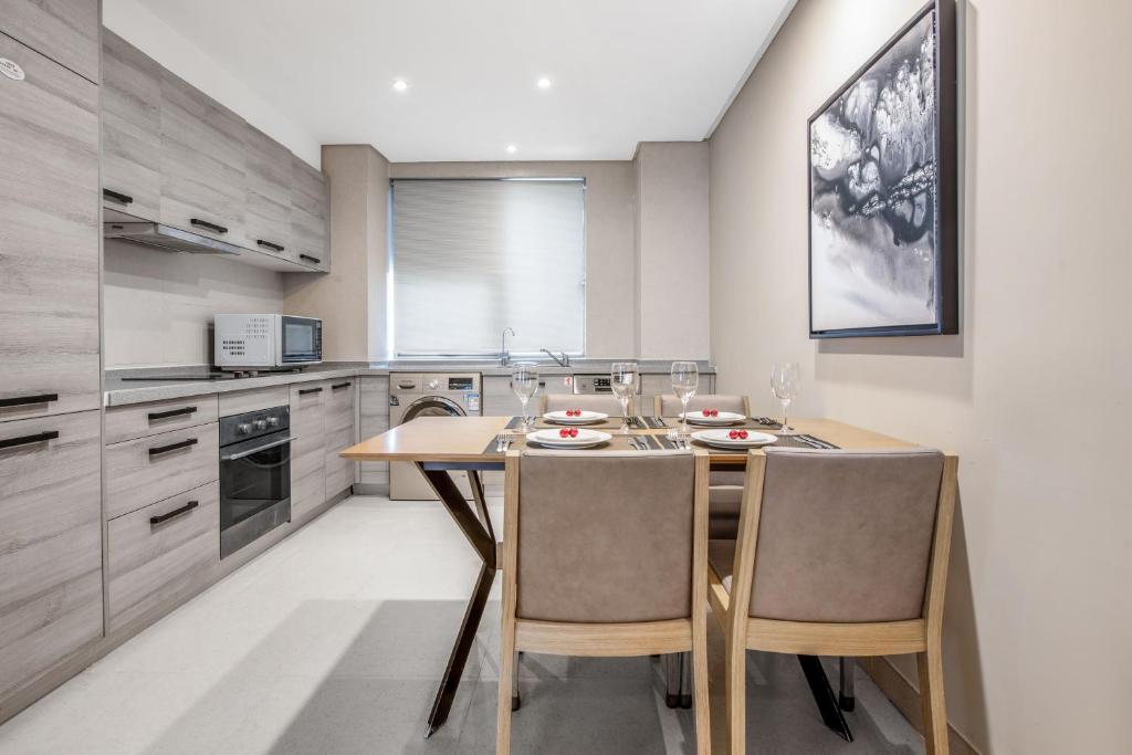 Kuchyň nebo kuchyňský kout v ubytování CM Serviced Apartment Shenzhen Hillside