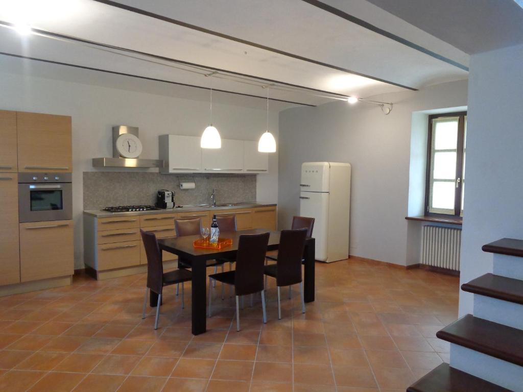 Kuchyň nebo kuchyňský kout v ubytování La Casa in Rivalta