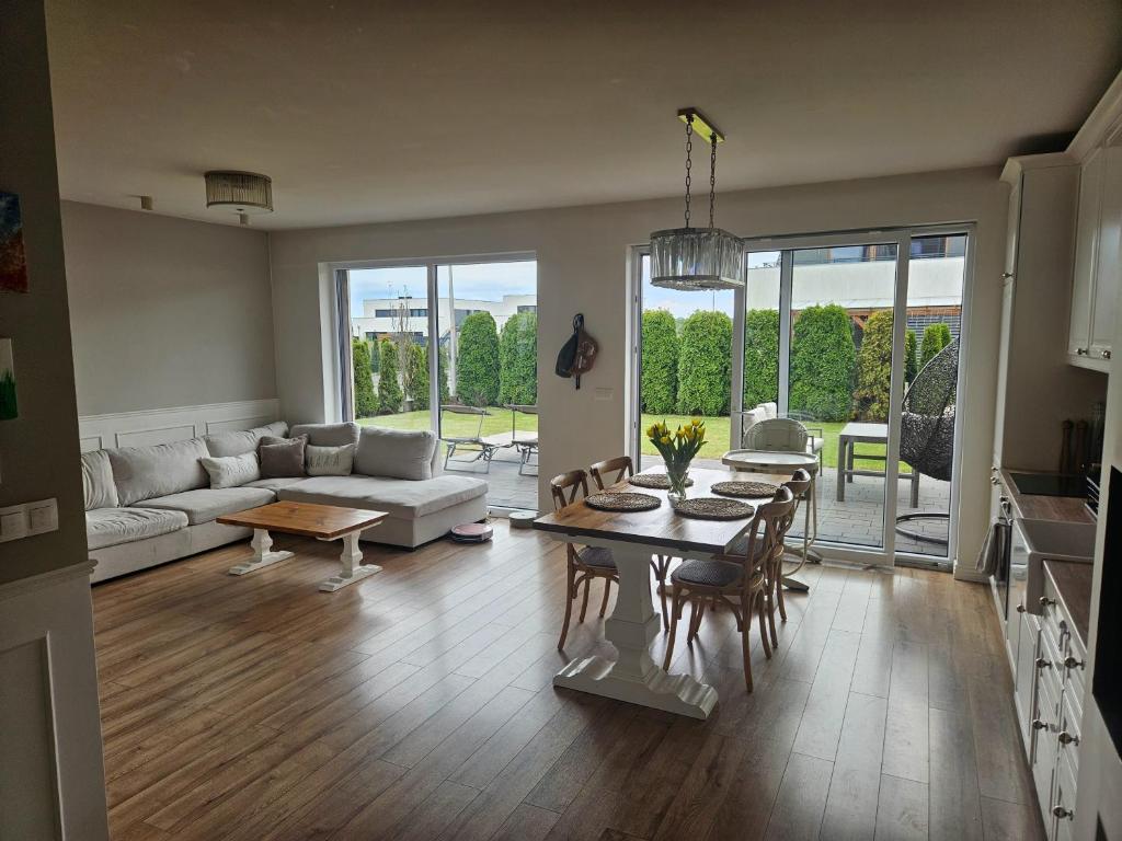 a living room with a couch and a table at Przytulne mieszkanie z kominkiem in Opole