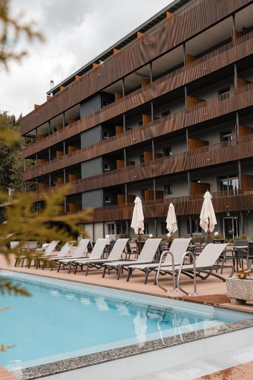 Bazén v ubytování Hotel Valaisia Crans Montana, a Faern Collection Resort nebo v jeho okolí