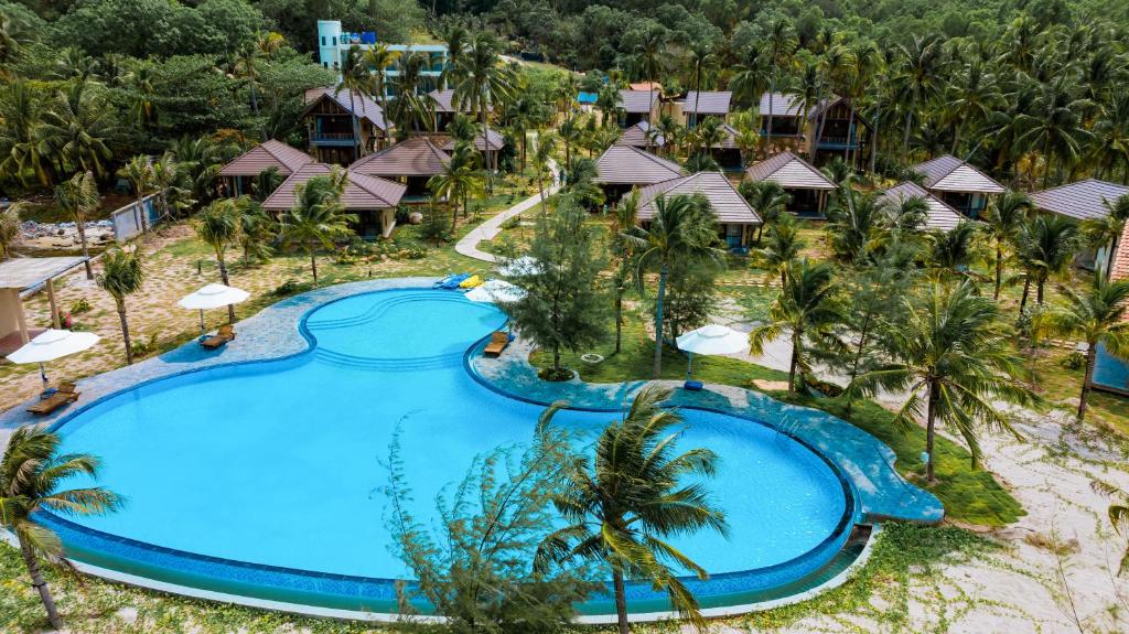 Изглед към басейн в JM Casavilla Retreat Phu Quoc или наблизо
