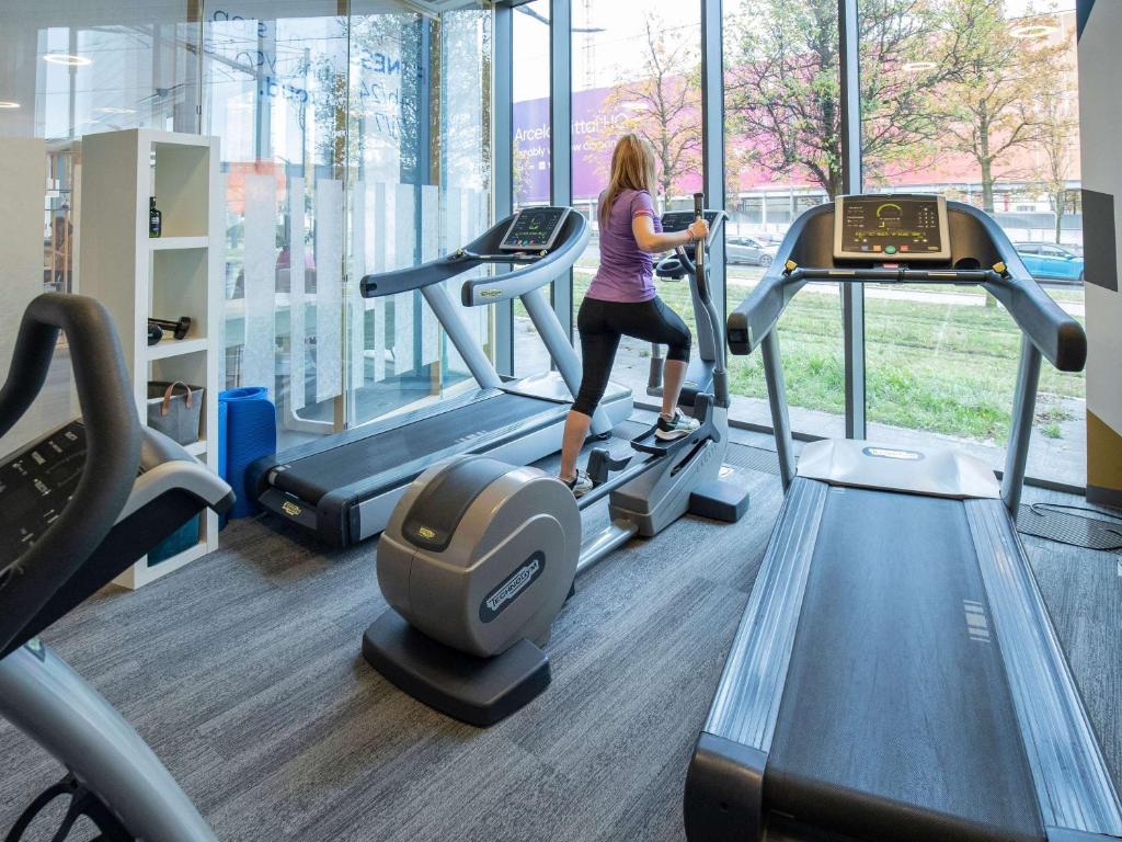 Fitness centrum a/nebo fitness zařízení v ubytování Novotel Suites Luxembourg