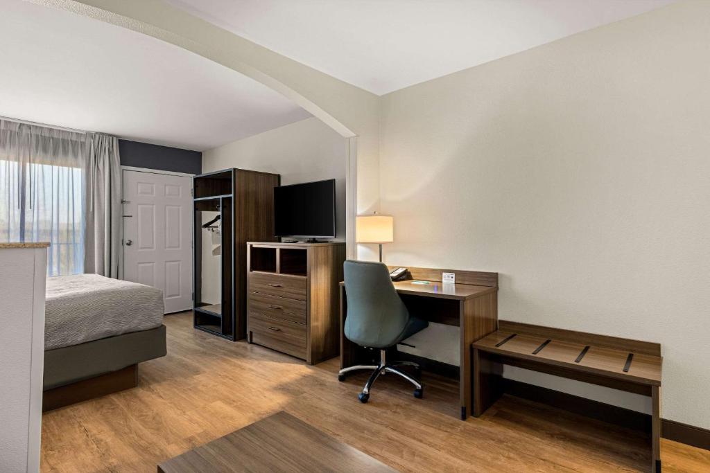 Quality Inn & Suites Matthews - Charlotte photo