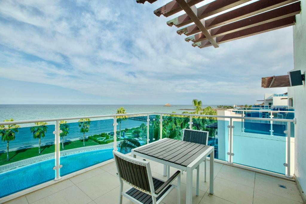 Bazén v ubytování Radisson Blu Resort, Fujairah nebo v jeho okolí