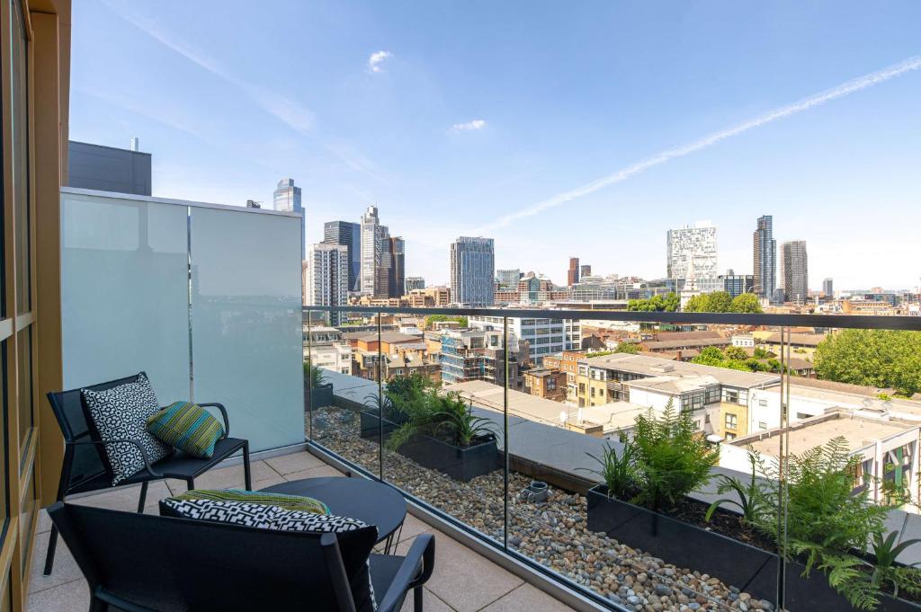 Hyatt Place London City East - Premium King Room With Balcony