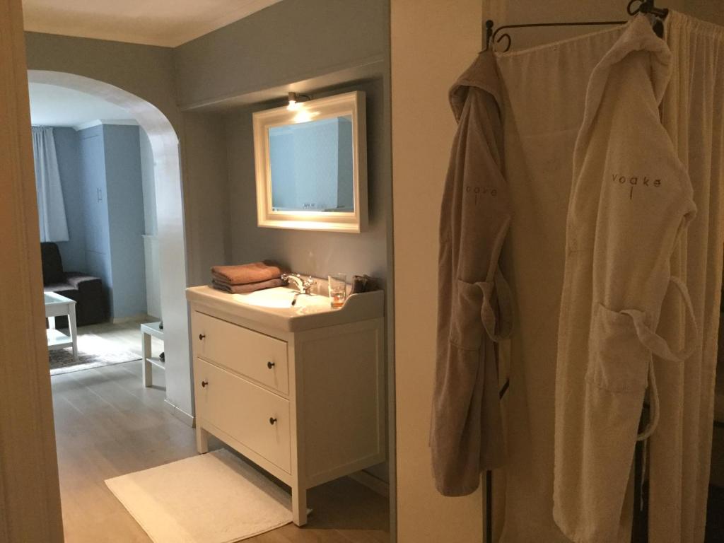 a bathroom with a sink and a mirror at B&B Wellness Yoake in Ypres