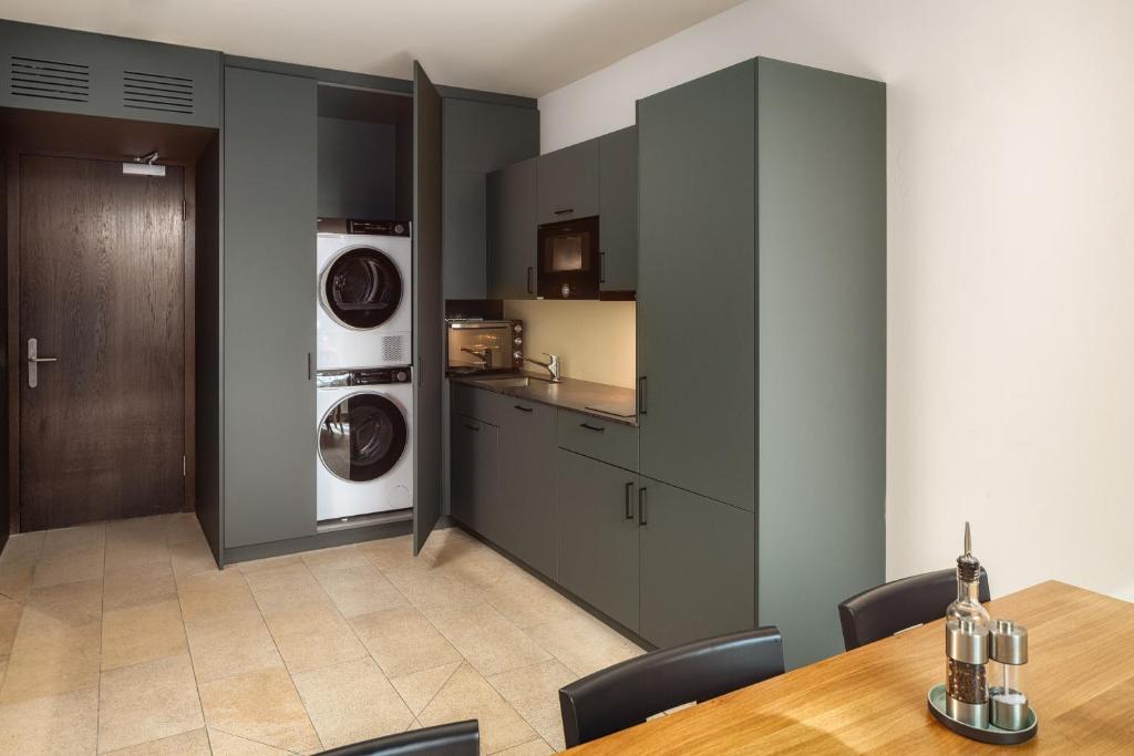 Kuchyň nebo kuchyňský kout v ubytování b-smart hotel Widnau
