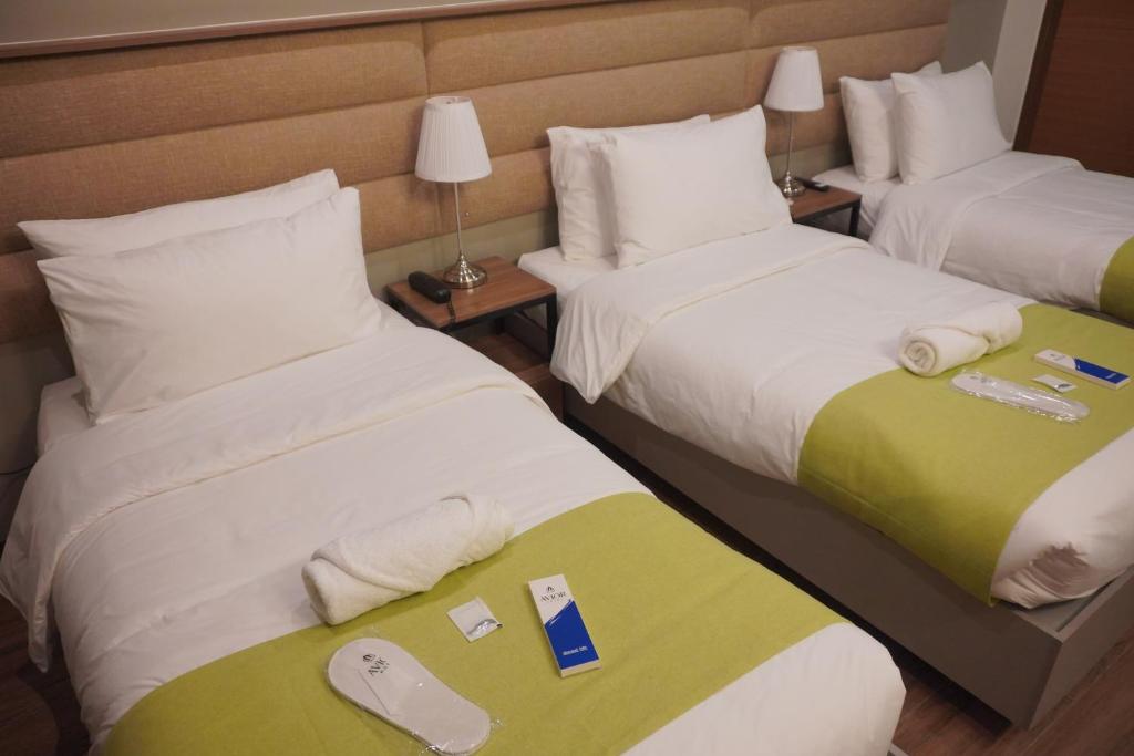 Postel nebo postele na pokoji v ubytování Avioré Hotel Tacloban