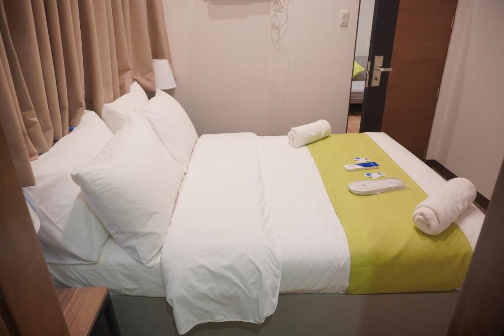 Postel nebo postele na pokoji v ubytování Avioré Hotel Tacloban