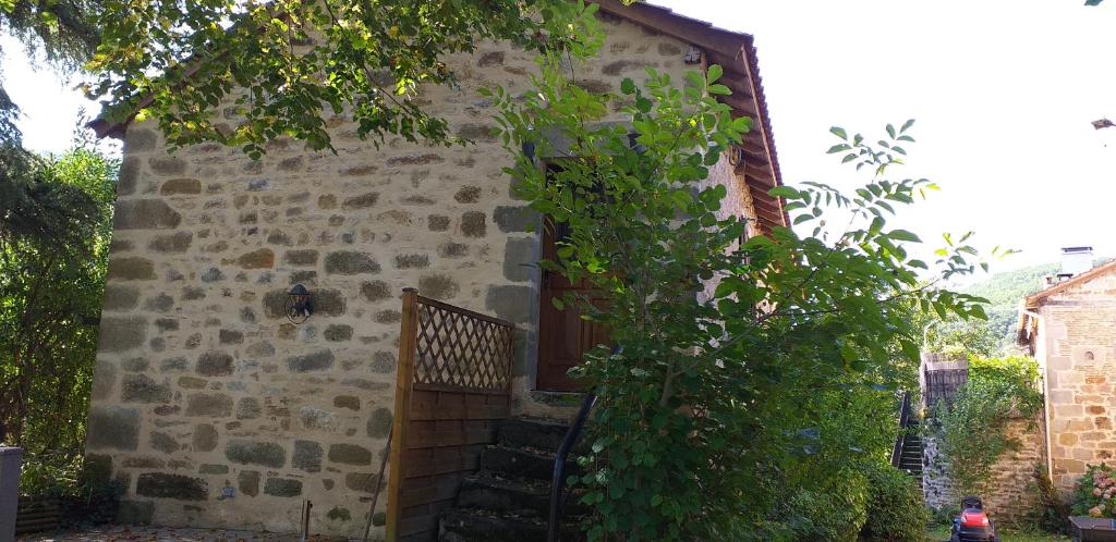 Fotografie z fotogalerie ubytování Ancienne grange réhabilitée et Grangette avec piscine et jardin v destinaci Faycelles