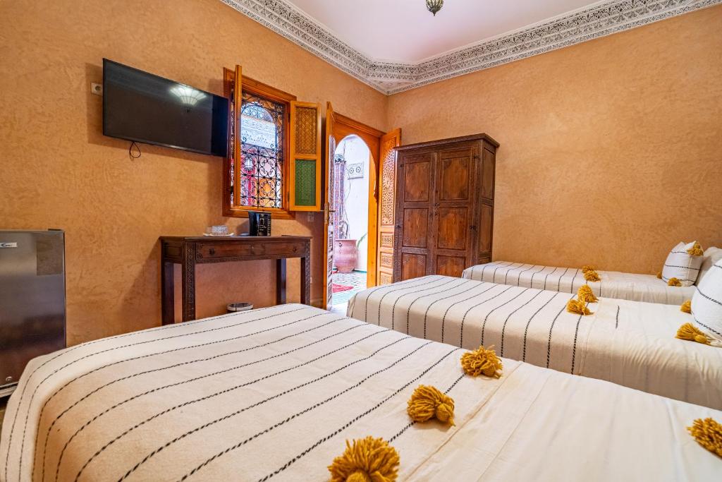 Postel nebo postele na pokoji v ubytování RIAD VILLA SIDI BABA