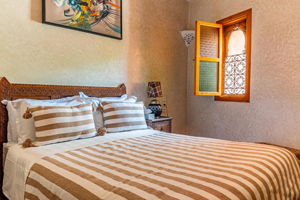 Postel nebo postele na pokoji v ubytování RIAD VILLA SIDI BABA