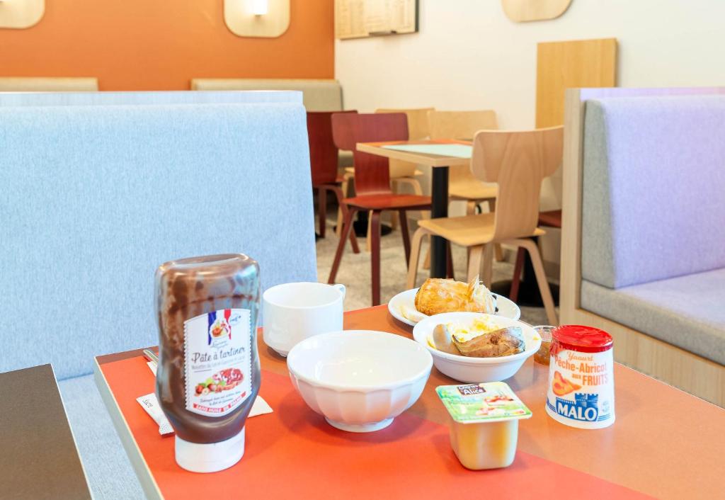 B&B HOTEL Nantes Centre - Resim 25