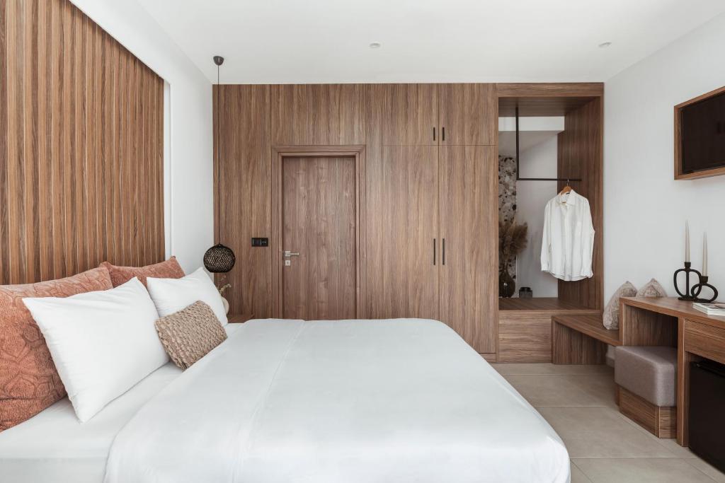 Postel nebo postele na pokoji v ubytování Verano Afytos Hotel