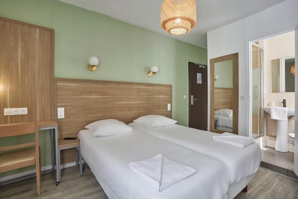 Postel nebo postele na pokoji v ubytování Merryl Hotel