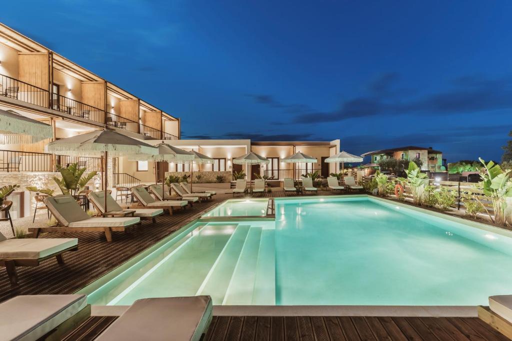 Bazén v ubytování Verano Afytos Hotel nebo v jeho okolí