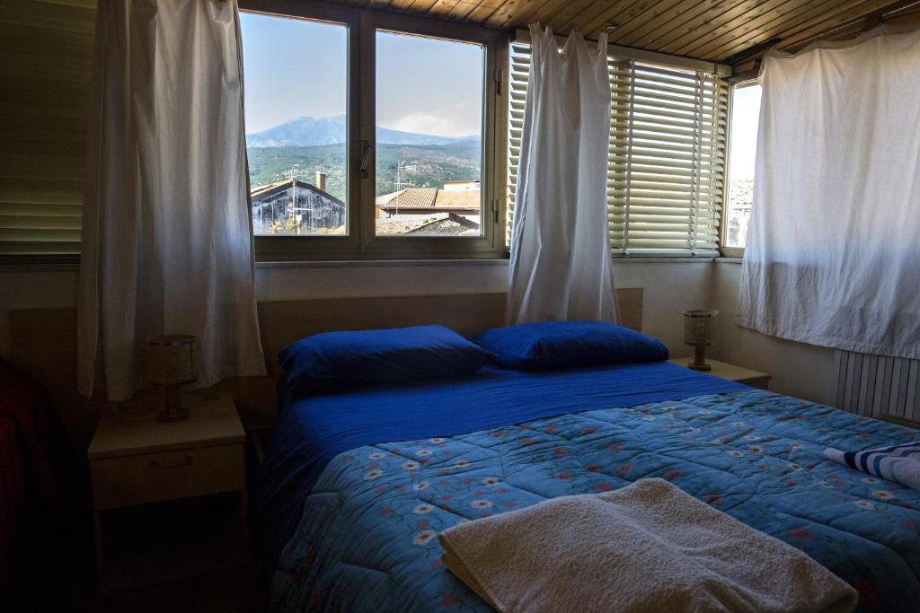 Posteľ alebo postele v izbe v ubytovaní La Finestra sull'Etna