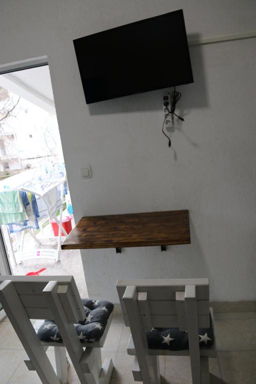 TV a/nebo společenská místnost v ubytování Smještaj Milena Čanj