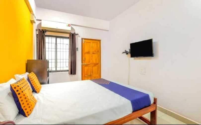 מיטה או מיטות בחדר ב-SPOT ON 63651 Red Rocks Guest House