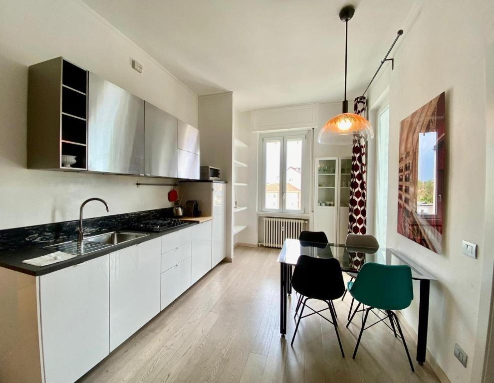 GuestHost - Piazzale Susa Bright Flat con Veranda