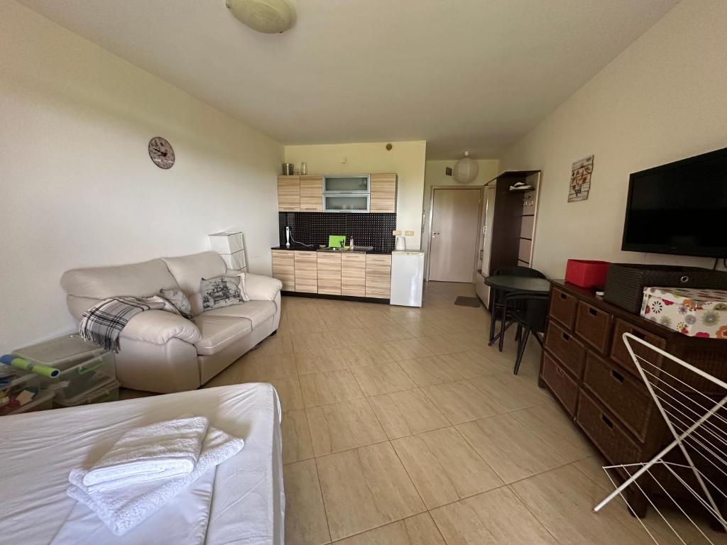 Kuchyň nebo kuchyňský kout v ubytování PSB Apartments in Midia Resort Aheloy