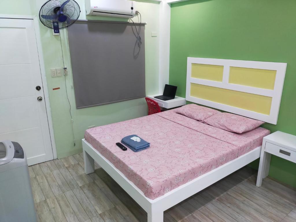 Postel nebo postele na pokoji v ubytování Enamorado Studios
