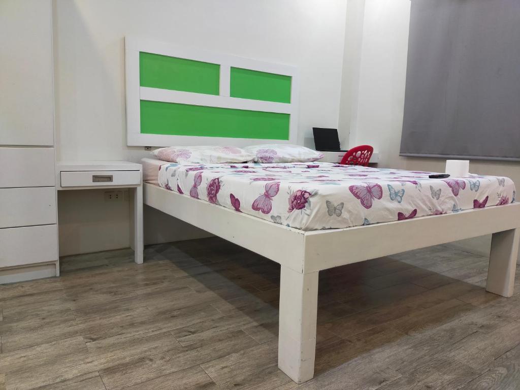 Postel nebo postele na pokoji v ubytování Enamorado Studios